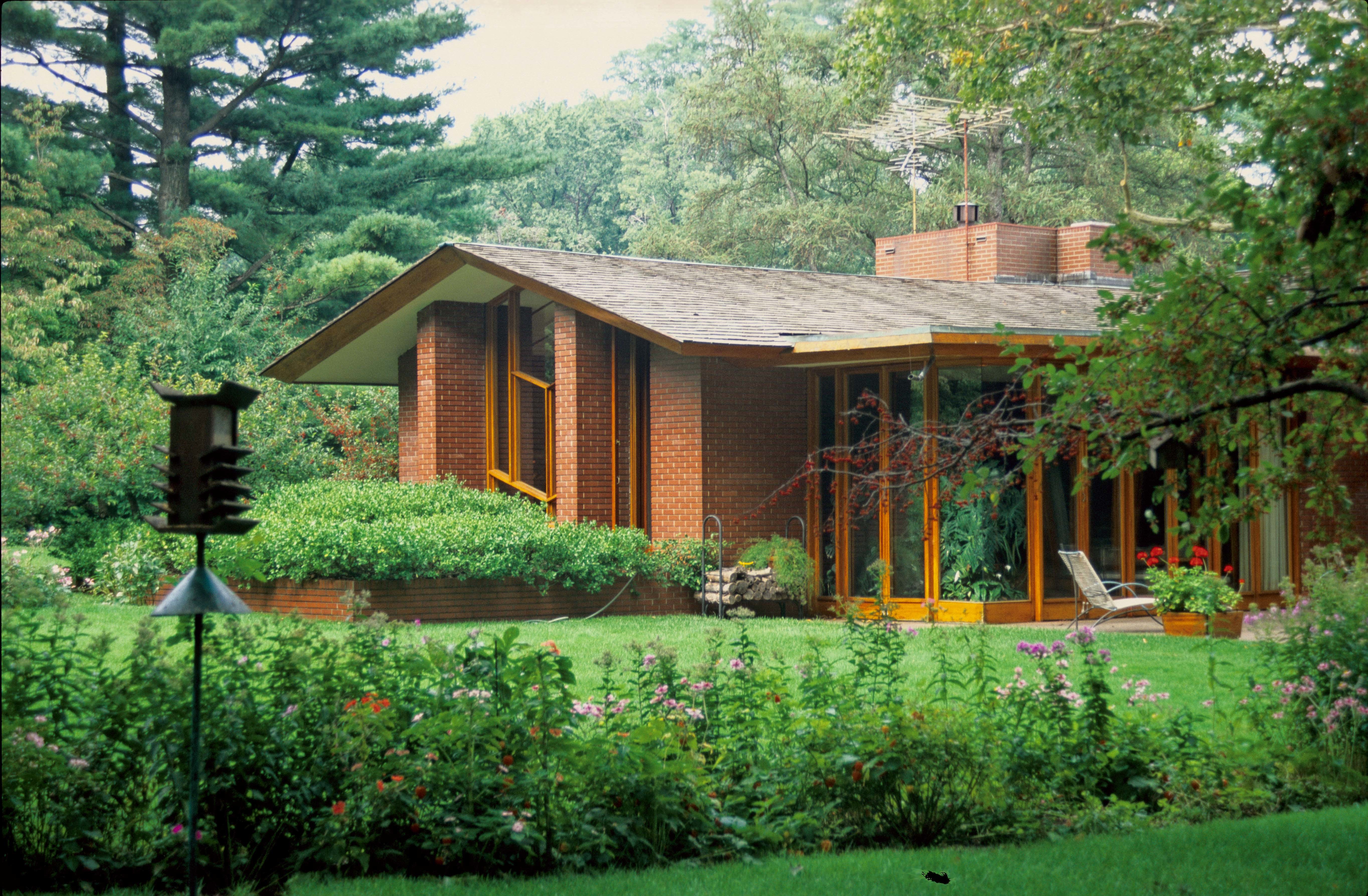 半田雅俊設計事務所 F Ll Wringht の住宅 Mossberg邸